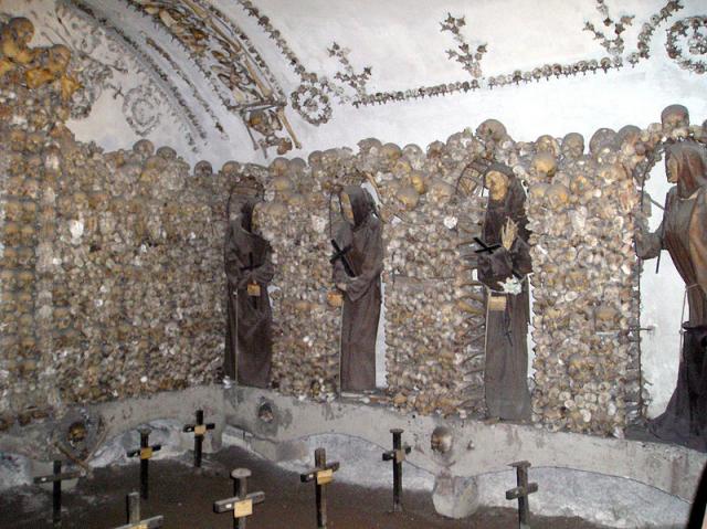 Cripta delle tibie e dei femori 